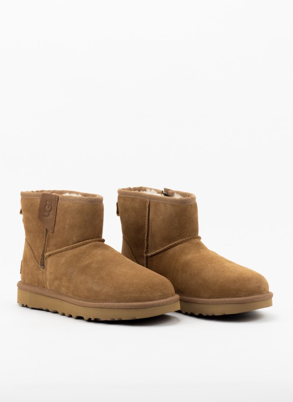 BOTINES UGG CLASSIC MINI BAILEY ZIP CUERO