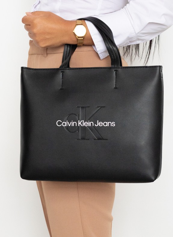 Bolso Calvin Klein Sculpted Mini Slim Tote26 Mono negro