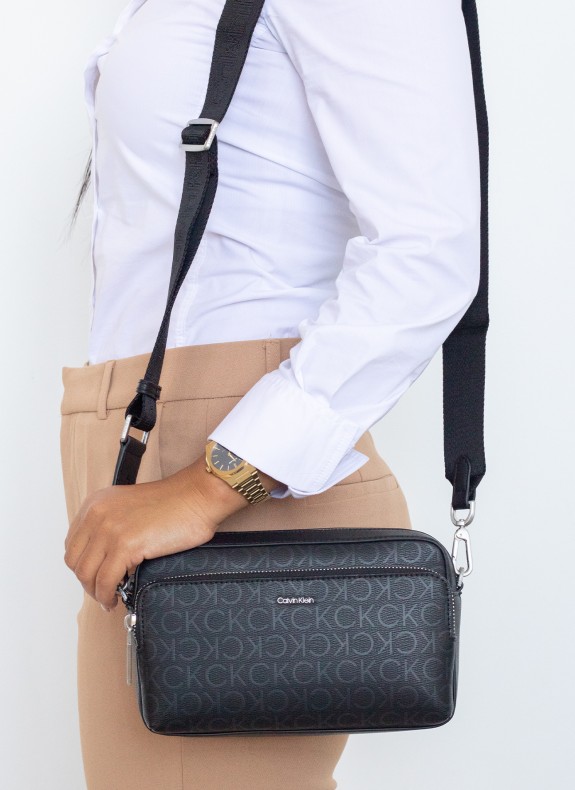 Sac Calvin Klein CK Must Camera Bag Lg Epi Mono noir