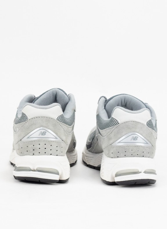 Baskets New Balance M2002 grises