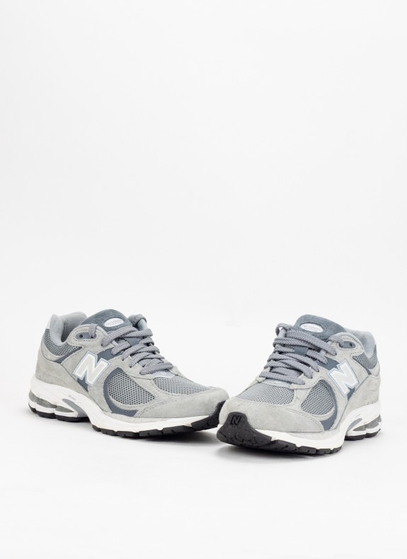 Baskets New Balance M2002 grises
