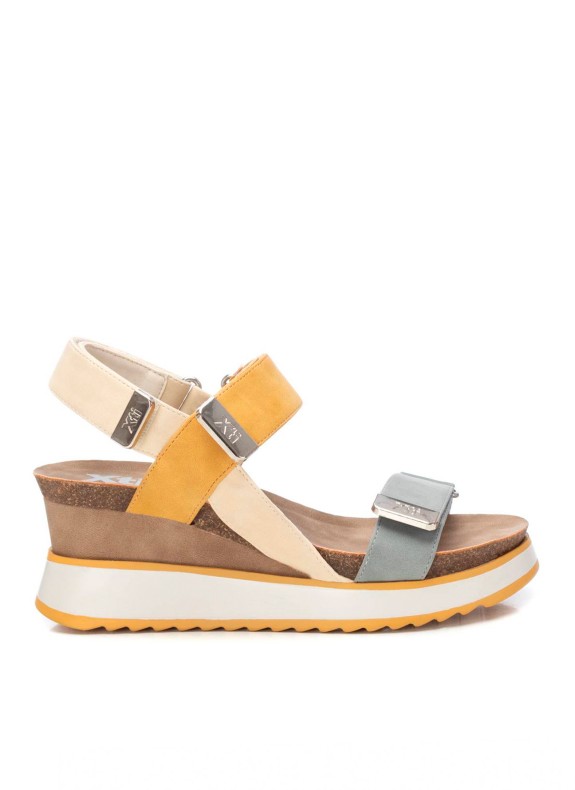 Sandalias XTI 14282201 amarillo