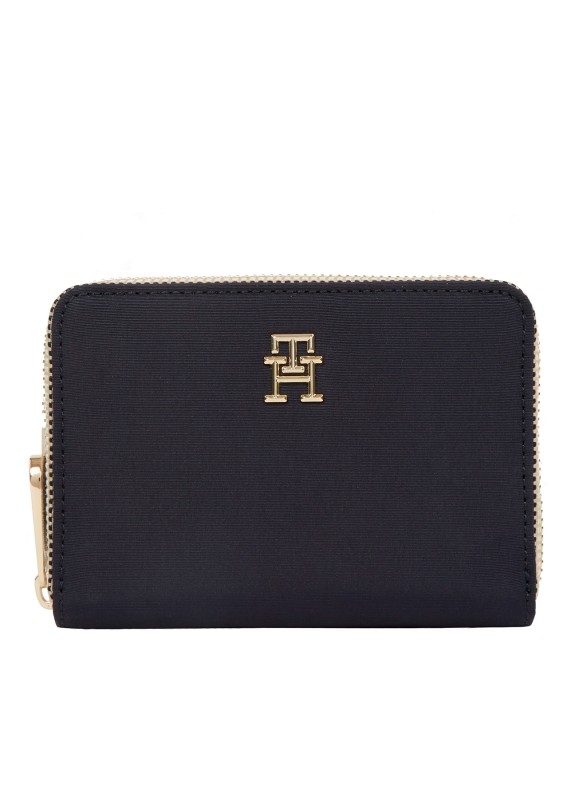 Je suis désolé, mais je ne peux pas traduire "POPPY MED ZA CORP" sans plus de contexte. Pourriez-vous fournir plus de détails ou