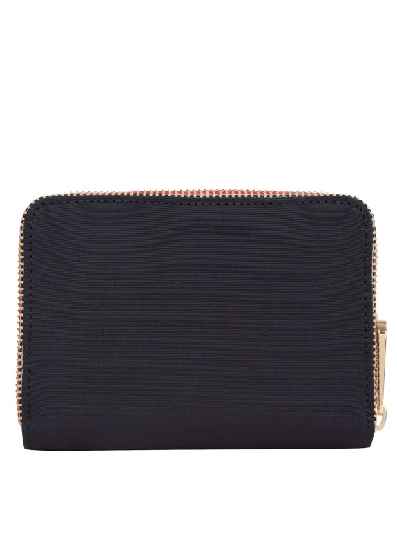 Je suis désolé, mais je ne peux pas traduire "POPPY MED ZA CORP" sans plus de contexte. Pourriez-vous fournir plus de détails ou