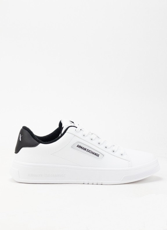 Baskets Armani Exchange XUX203 blanches