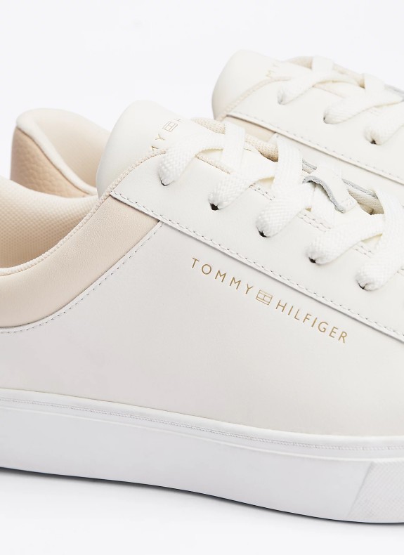 Baskets Tommy Hilfiger Essential Court Sneaker blanches