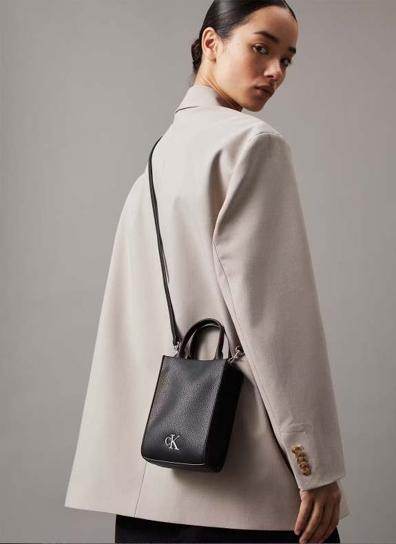 Sac bandoulière Calvin Klein Minimal Monogram Tote18 noir