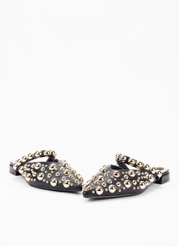 Zueco com Tachuelas Doradas para Mulher em Cor Preto