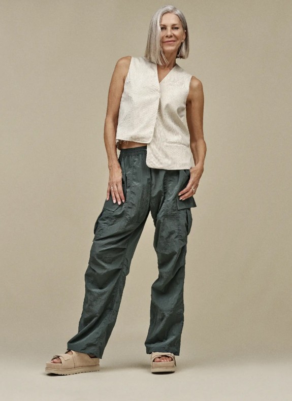 Sandalia Ugg Goldenstar Hi Slide beige