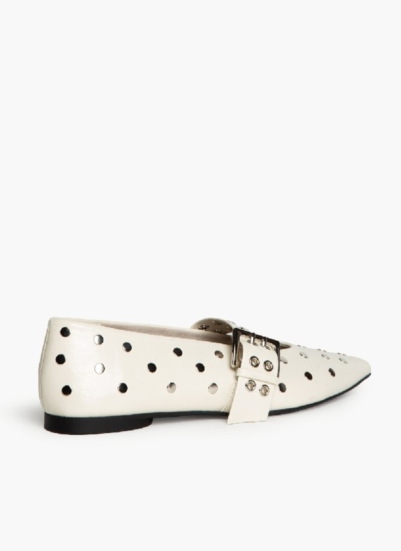 Schuh mit Tachuelas und Schnalle für Damen in Beige Farbe