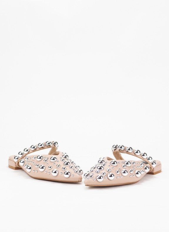 Zueco con Tachuelas para Mujer en Color Beige