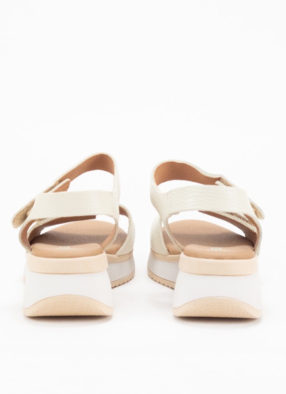 Pelle sportiva Sandalia per le donne in colore bianco