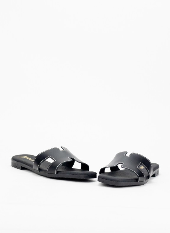 Sandalia Plana de Piel para Mujer de Color Negro