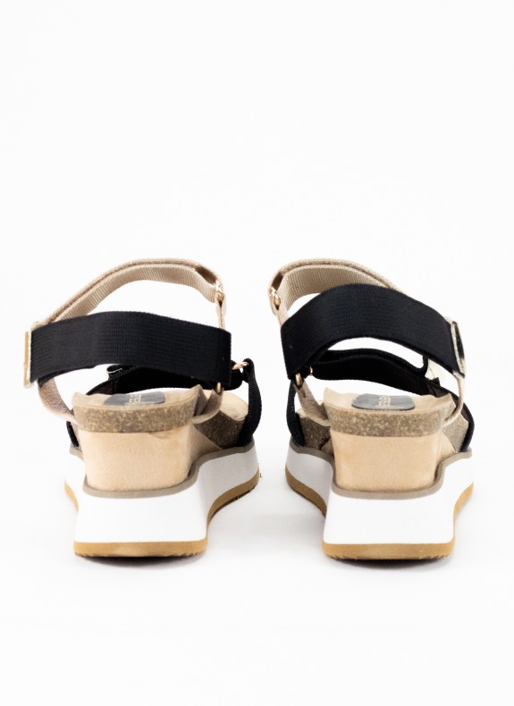 Sandalia Deportiva con Cuña en Color Negro