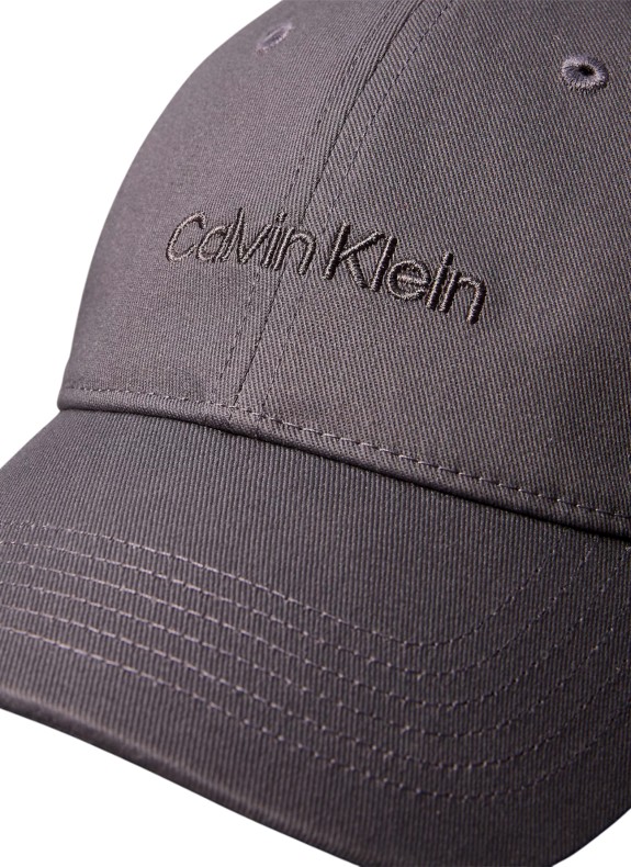 Gorra Calvin Klein Logo Embroidery Baseball Cap gris