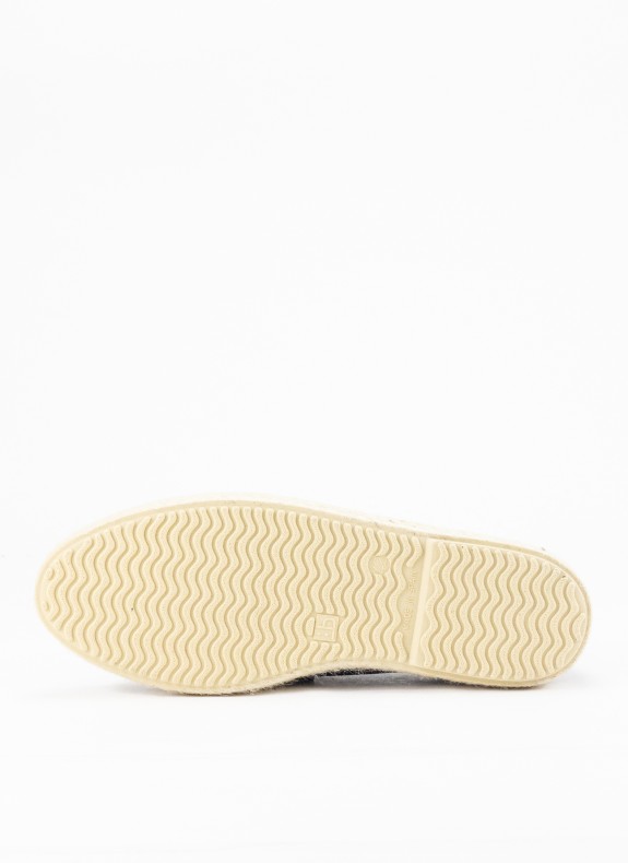 Chaussure pour homme en couleur marine.