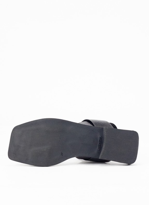 Sandalia Plana de Piel para Mujer en Color Negro