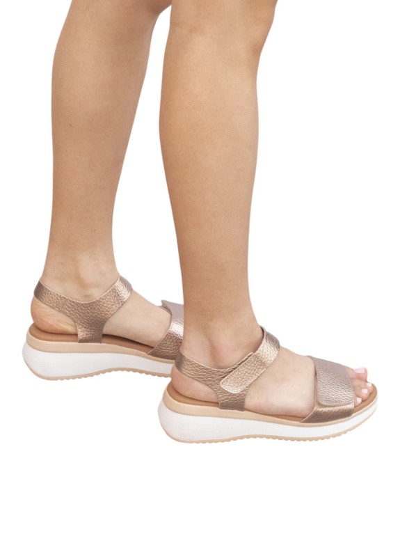 Sandalia Deportiva de Piel para Mujer en Color Oro