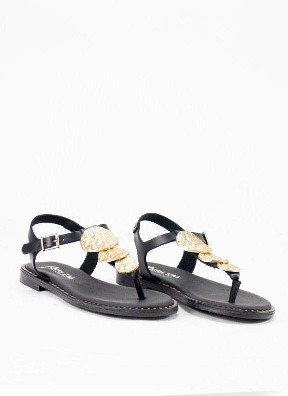 Sandalia Plana de Piel para Mujer en Color Negro con Tachuelas Doradas