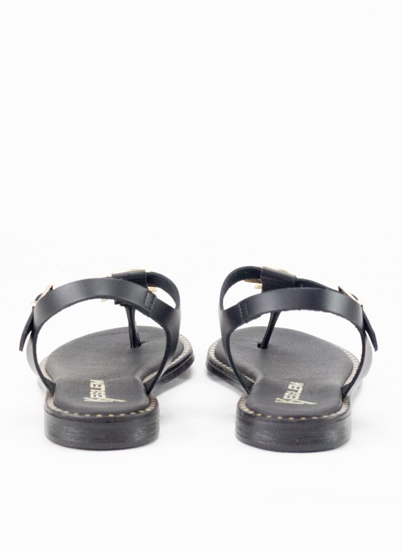 Sandalia Plana de Piel para Mujer en Color Negro con Tachuelas Doradas