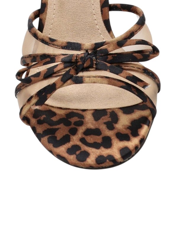 Damen für Damen in Leopard Farbe