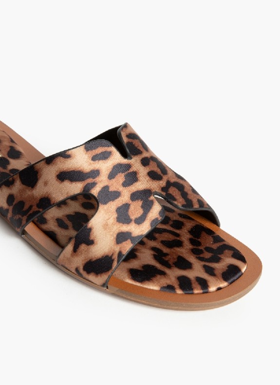 Sandalia Plana para Mulher em Cor Leopardo