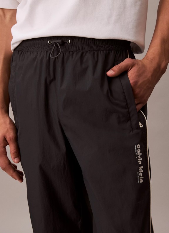 RELAXED CRINKLE NYLON