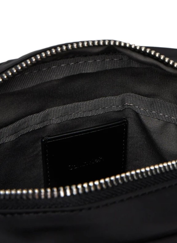 Bandolera Calvin Klein Sleek Nylon Reporter preto