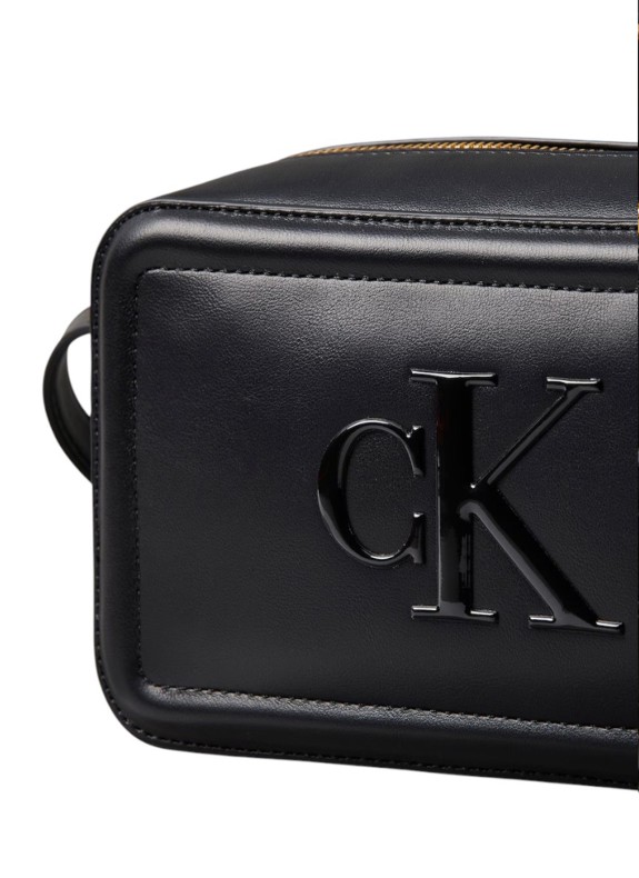 Bandolera Calvin Klein Raised CK Camera Bag preto