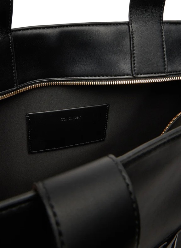 Bolso Calvin Klein Raised CK Medium Tote preto