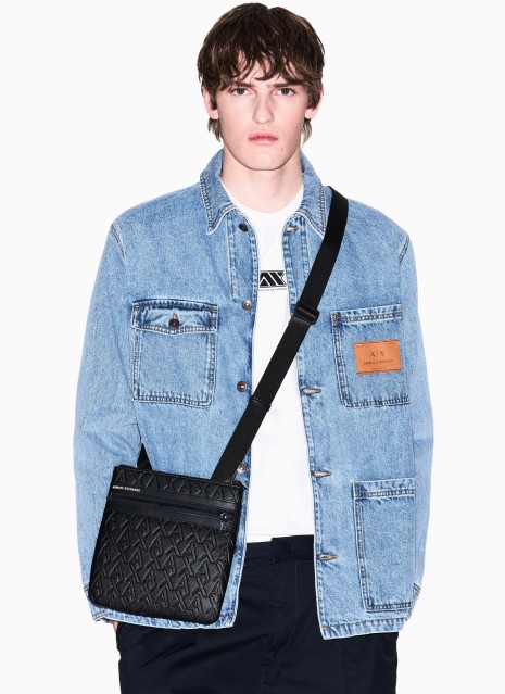 Je suis désolé, mais le texte "XM000579" ne semble pas contenir de contenu à traduire. Pourriez-vous fournir une phrase ou un te