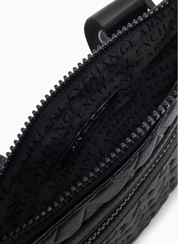 Je suis désolé, mais le texte "XM000579" ne semble pas contenir de contenu à traduire. Pourriez-vous fournir une phrase ou un te