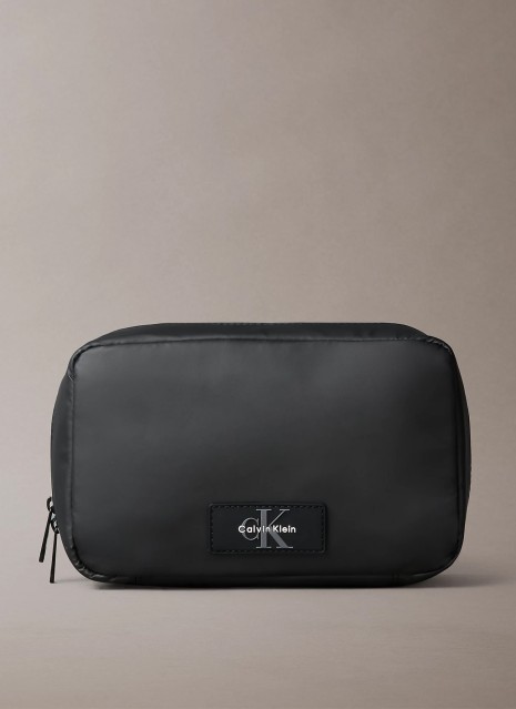 UTILITY DOPP KIT W/ HANGER