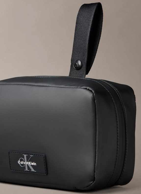 UTILITY DOPP KIT W/ HANGER