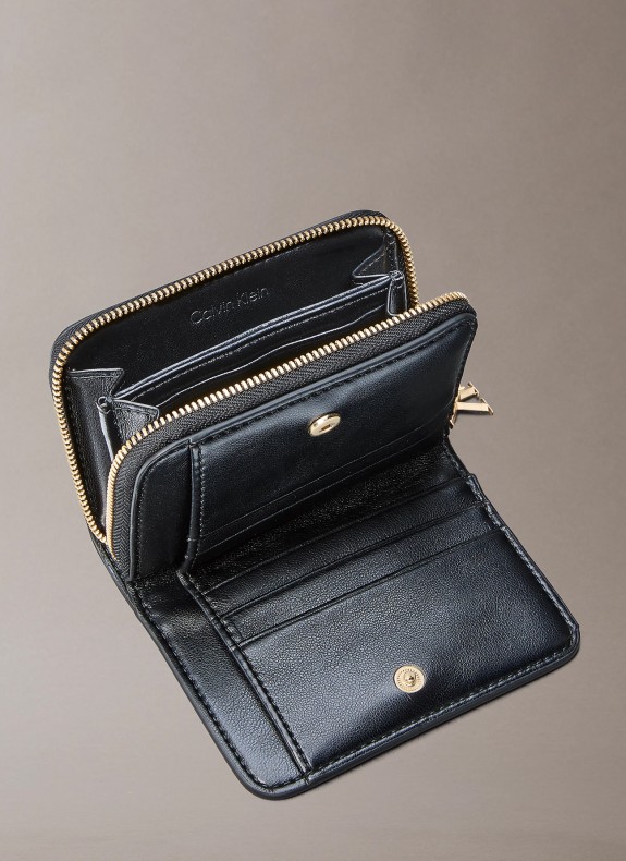 CK PULLER MEDIUM FLAP ZIP AROUND