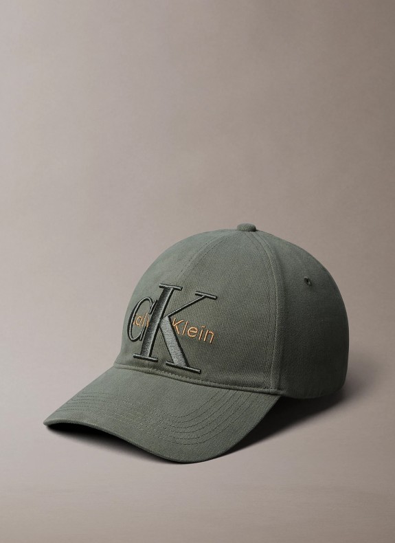 LARGE LAYERED MONOLOGO CAP