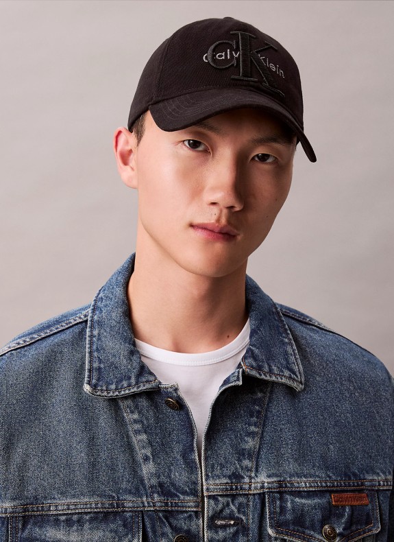 Gorra Calvin Klein Large Layered Monologo Cap negro