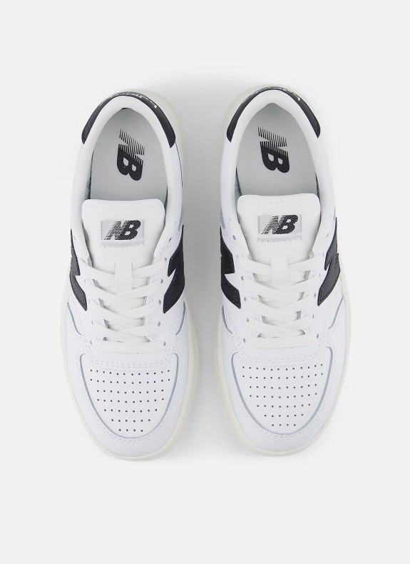 Zapatillas New Balance GST500 en color blanco para mujer