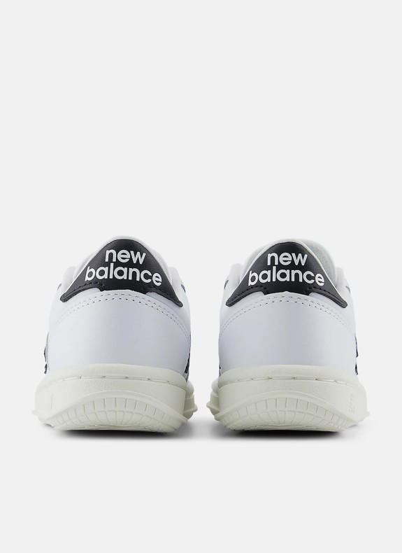 Zapatillas New Balance GST500 en color blanco para mujer