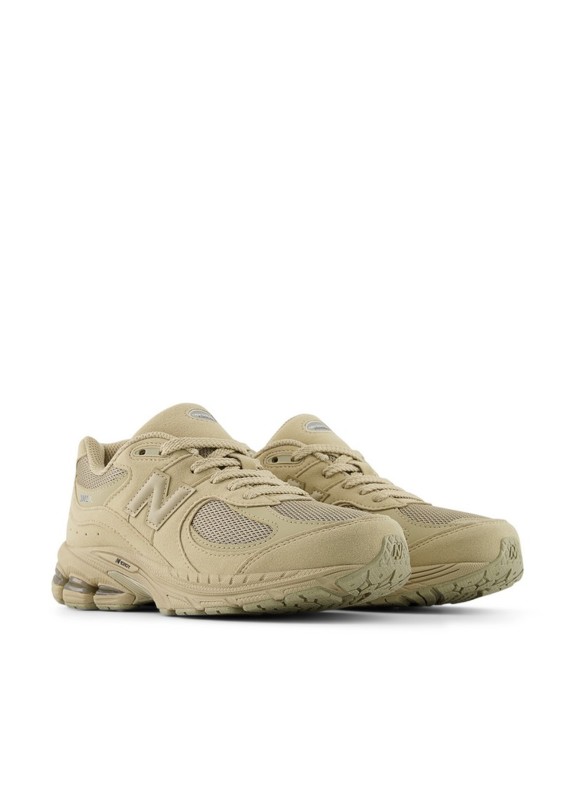 Zapatillas New Balance 2002R en color camel para mujer