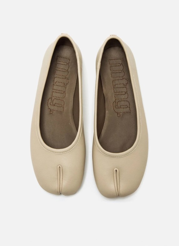 Bailarina Mustang Tabatha en color beige para mujer