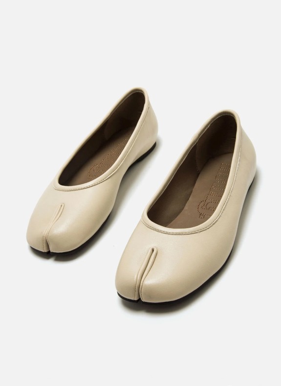 Bailarina Mustang Tabatha en color beige para mujer