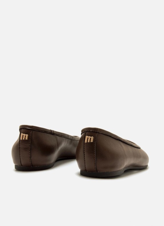 Bailarina Mustang Tabatha en color marrón para mujer