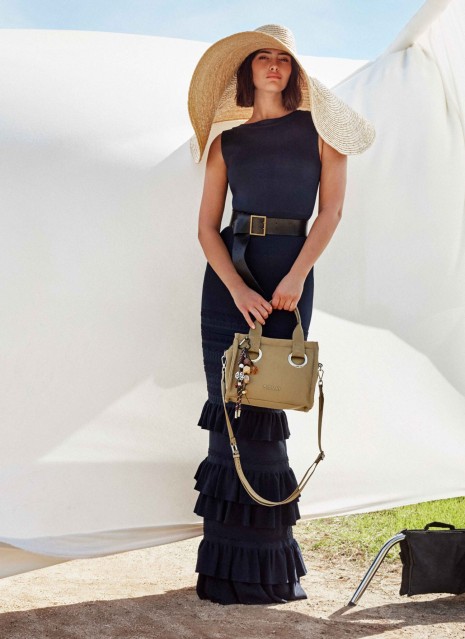 Bandolera Binnari Xara en color beige para mujer