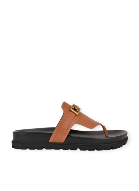 Sandalia Guess Farron en color marrón para mujer