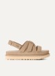 Sandalia UGG Goldenstar Gleam en color taupe para mujer