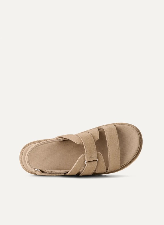 Sandalia UGG Goldenstar Gleam en color taupe para mujer