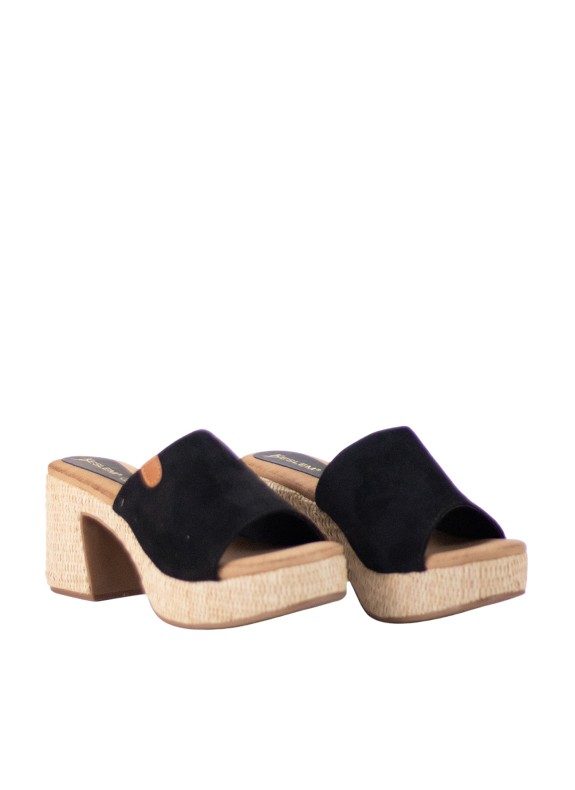 Zueco Keslem Nina en color negro para mujer