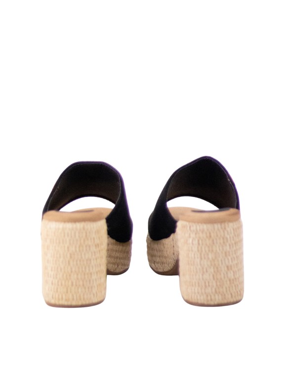 Zueco Keslem Nina en color negro para mujer