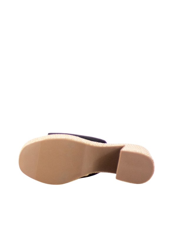 Zueco Keslem Nina en color negro para mujer